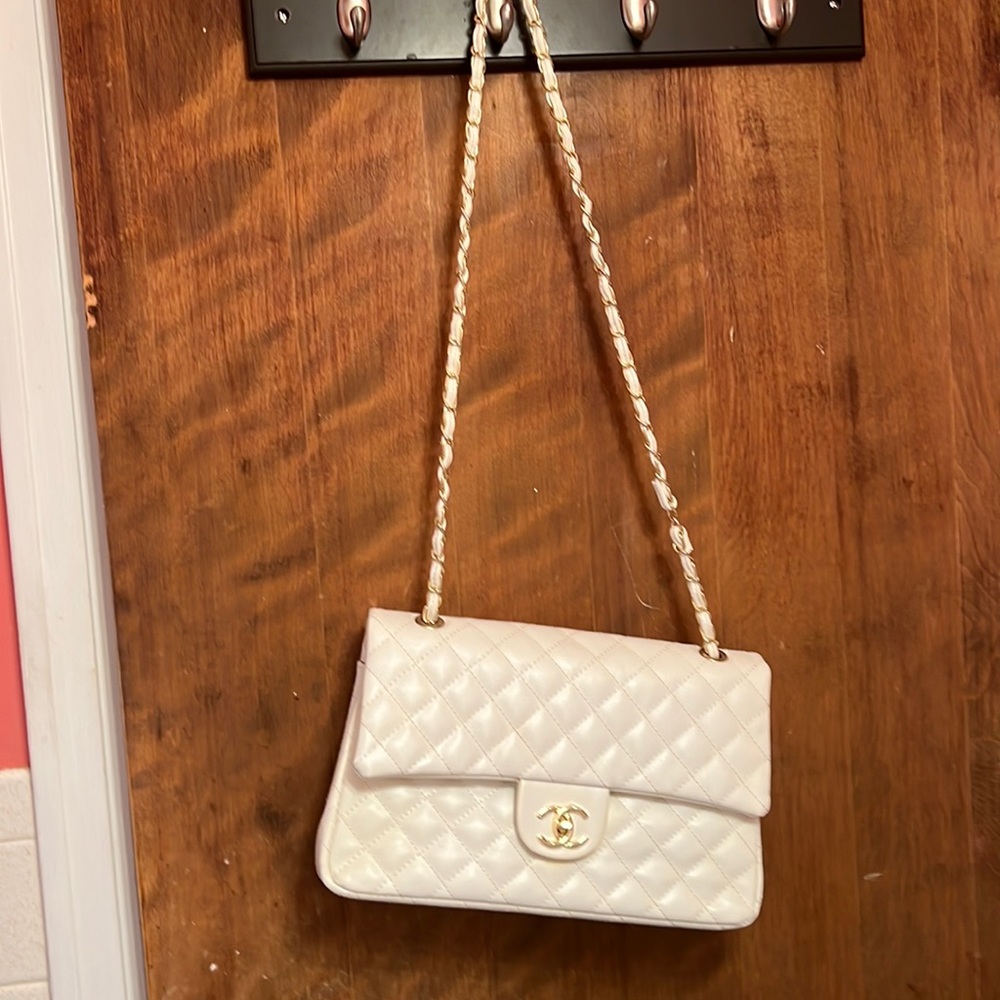 White quilted shoulder bag